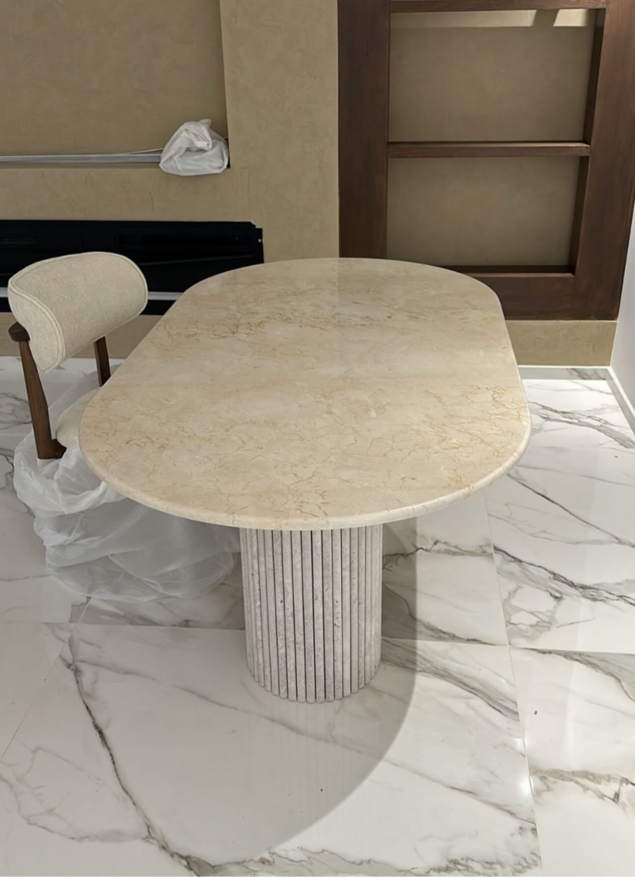 Table à manger oval en marbre crema beige